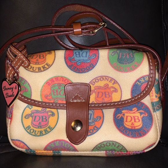 DOONEY & BOURKE Logo Medallion Crest Collection Wristlet Cream Brown Leather bag - Picture 2 of 13